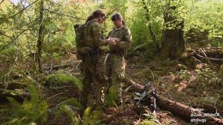 Транс-солдаты трахаются, пока они должны быть на вахте #airsoft порно